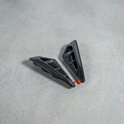 BMW X5M F95 carbon fibre side fenders M-Performance style – front angle view with gloss carbon finish and aerodynamic vents