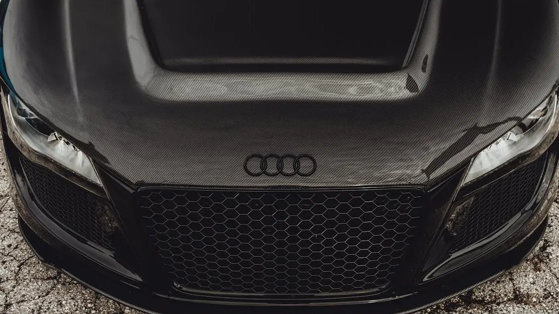 Audi R8 with carbon fiber hood, highlighting "carbon fiber vs aluminum hoods" comparison.
